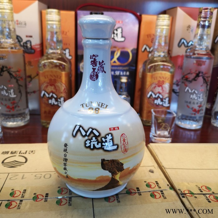 八八坑道名景纪念酒58度500ml 日月潭/阿里山 台湾白酒礼盒玻璃瓶清香型白酒图4