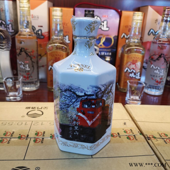 八八坑道15年窖藏高粱酒58度600ml 台湾进口白酒礼盒装图5