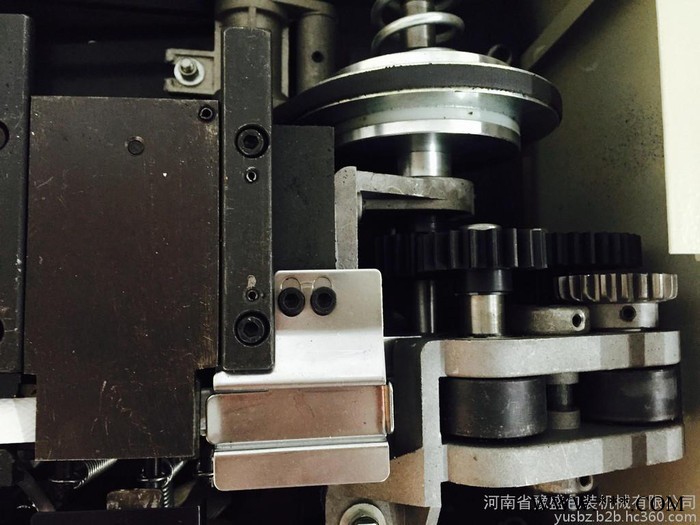 高台半自动饮料纸箱白酒箱捆扎机 水果箱半自动PP带热熔打包机 半自动纸箱捆扎机图6