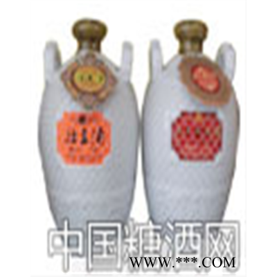 壮王酒（左）广南香蛇酒（右）
