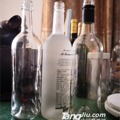 厂家供应高白料磨砂烤花葡萄酒瓶