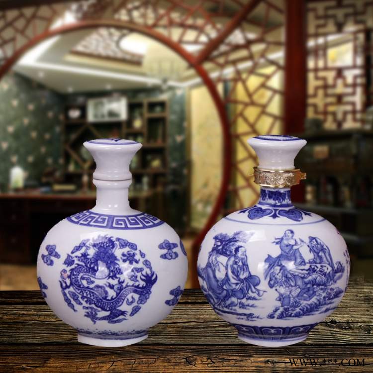 景德镇青花瓷酒瓶批发厂家图1