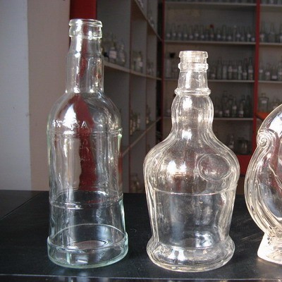 生产各种包装玻璃瓶，酒瓶，酒坛
