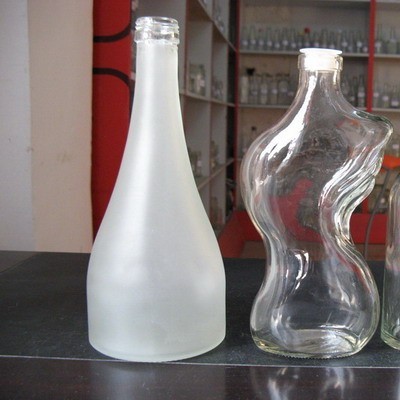 生产各种包装玻璃瓶．酒瓶．酒坛