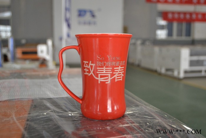 供应啤酒瓶激光雕刻机玻璃红酒白酒专用雕刻设备工厂直销图5