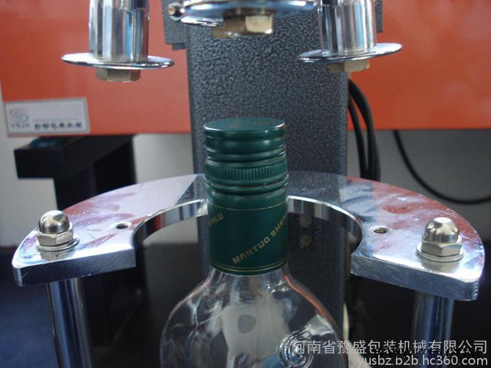白酒玻璃瓶丝纹盖封盖机  白酒瓶金属防盗盖封口机 封口机械图3
