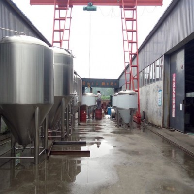 尊皇发酵设备 生物发酵罐 啤酒设备发酵罐 酿酒配套发酵罐！