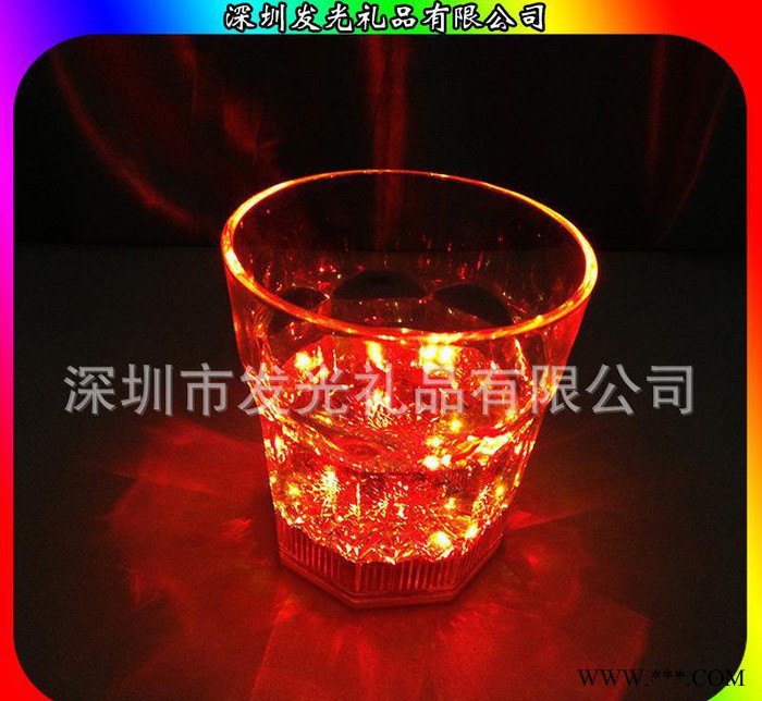 水感应啤酒杯 倒水就亮 七彩发光杯LED发光杯透明杯KTV酒杯图2