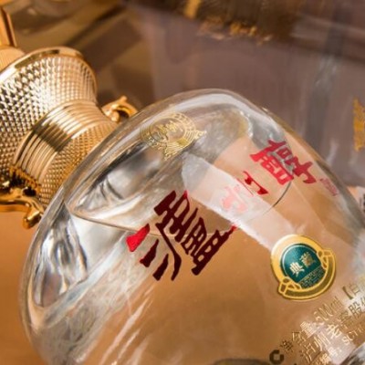52°泸州醇典藏老窖浓香型接待亚克力礼盒白酒整箱批发500ml*6